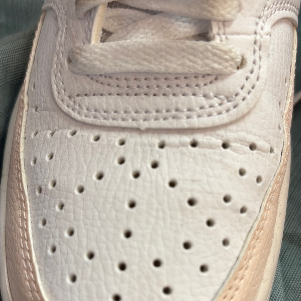 Nike White and Black Sneakers with peach/tan accents, size 8 - Picture 9 of 10